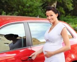 Можно ли беременным водить машину?