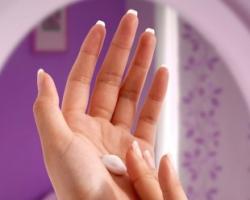 Przyczyny i leczenie suchej skóry dłoni i stóp